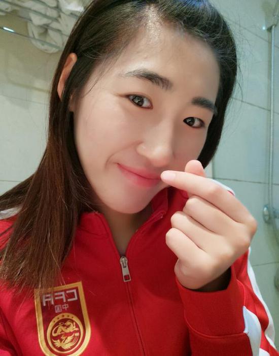 彭詩(shī)夢(mèng)也是一個(gè)搞怪天真的女孩。