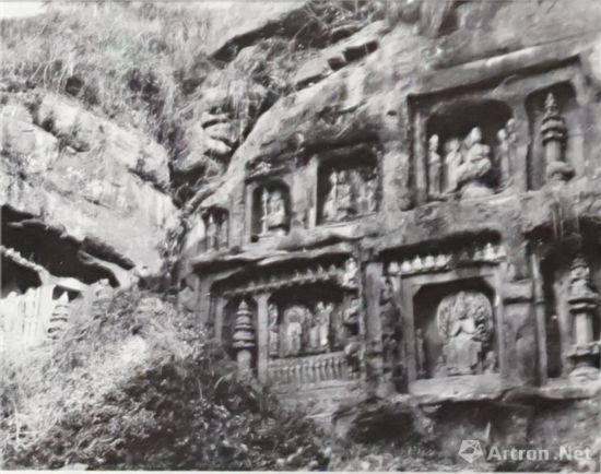 北山佛灣北區局部中國營造學社1940年（當時的北山石刻就這么暴露在荒山野外，沒有任何遮擋和保護。）
