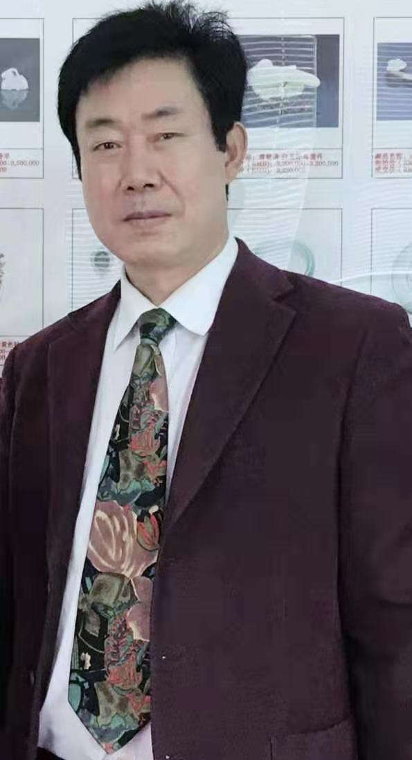 羅亮.jpg